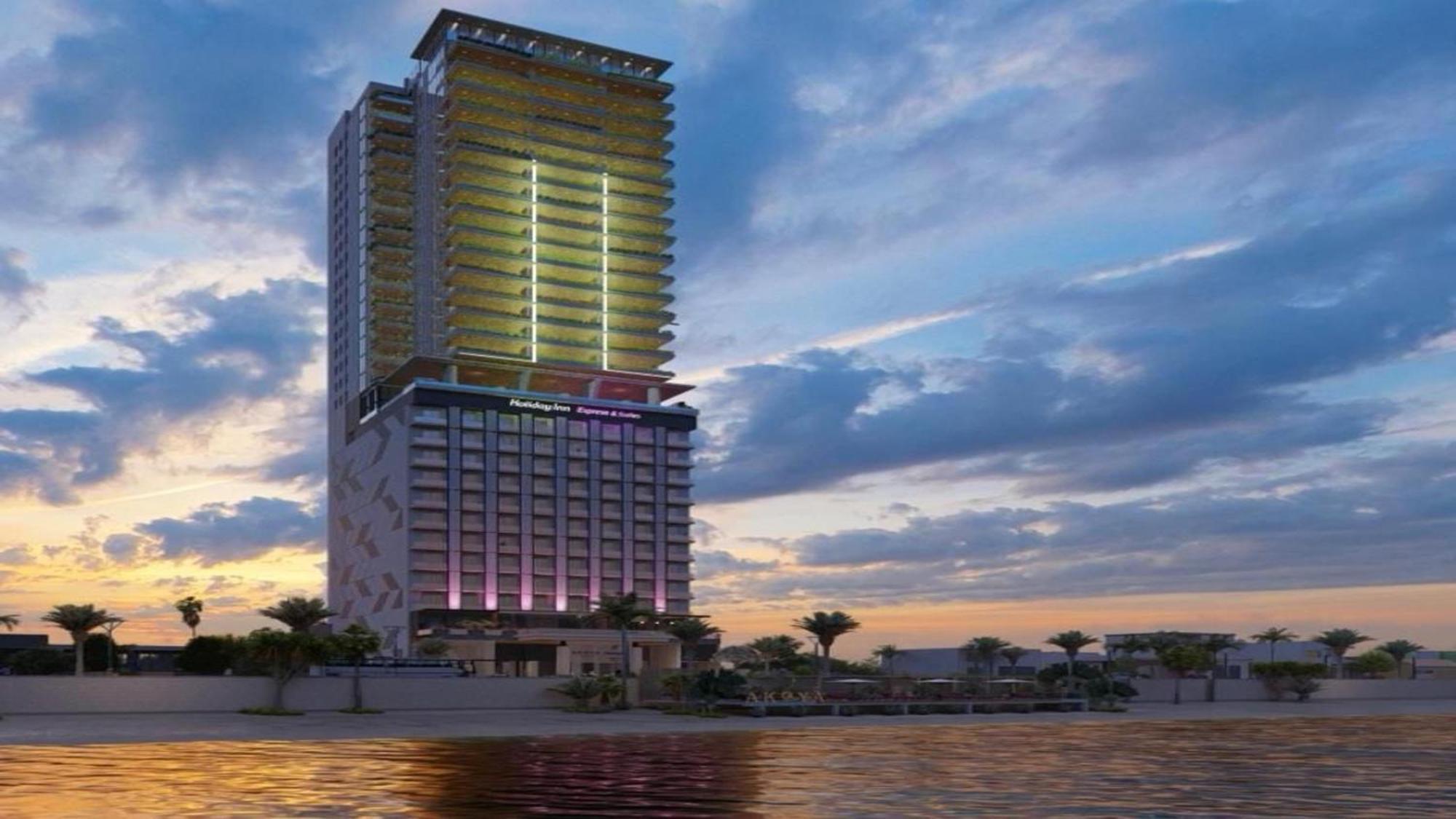 Express & By Ihg Hotel 3*