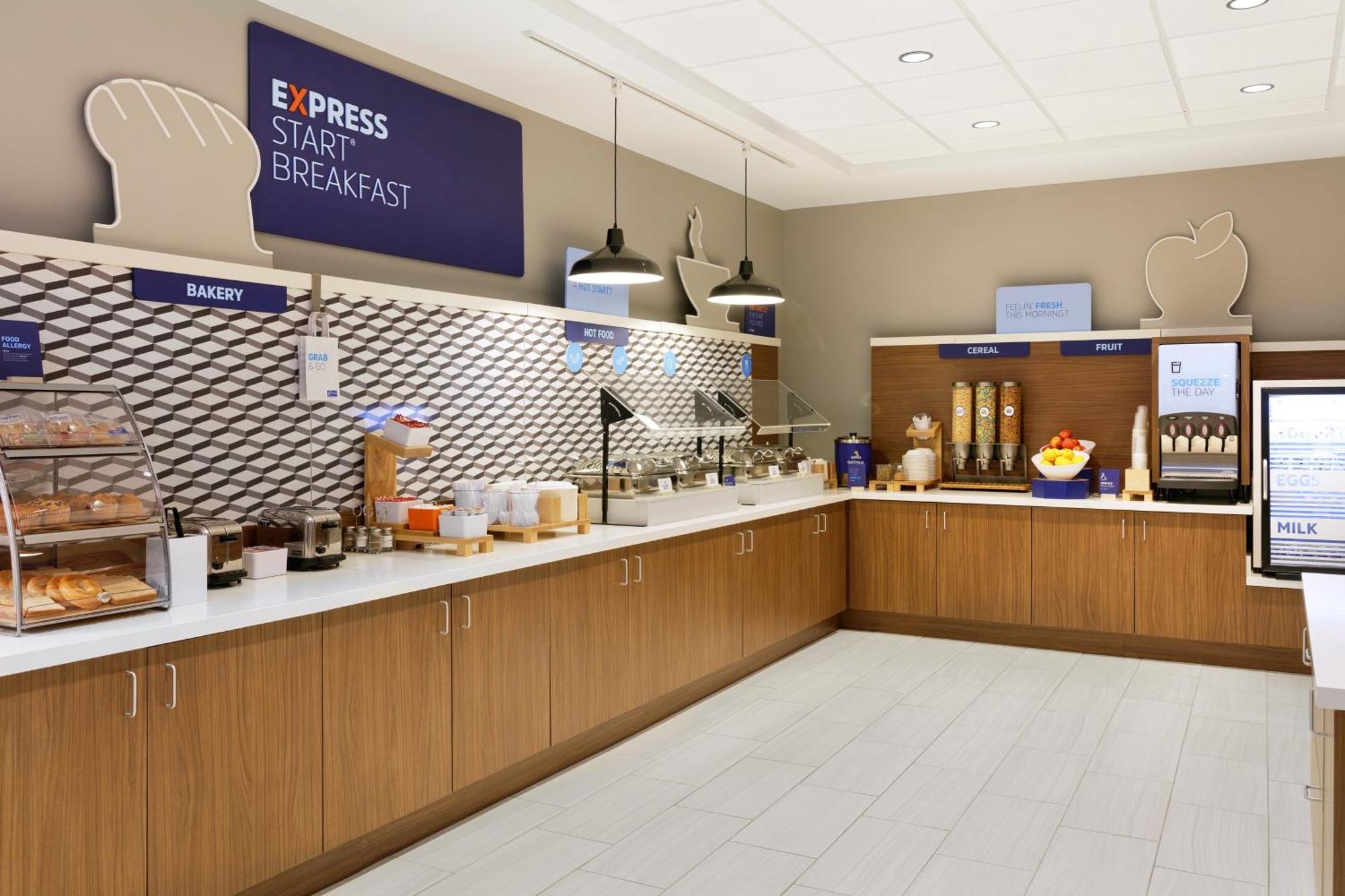Hotel Express & By Ihg *